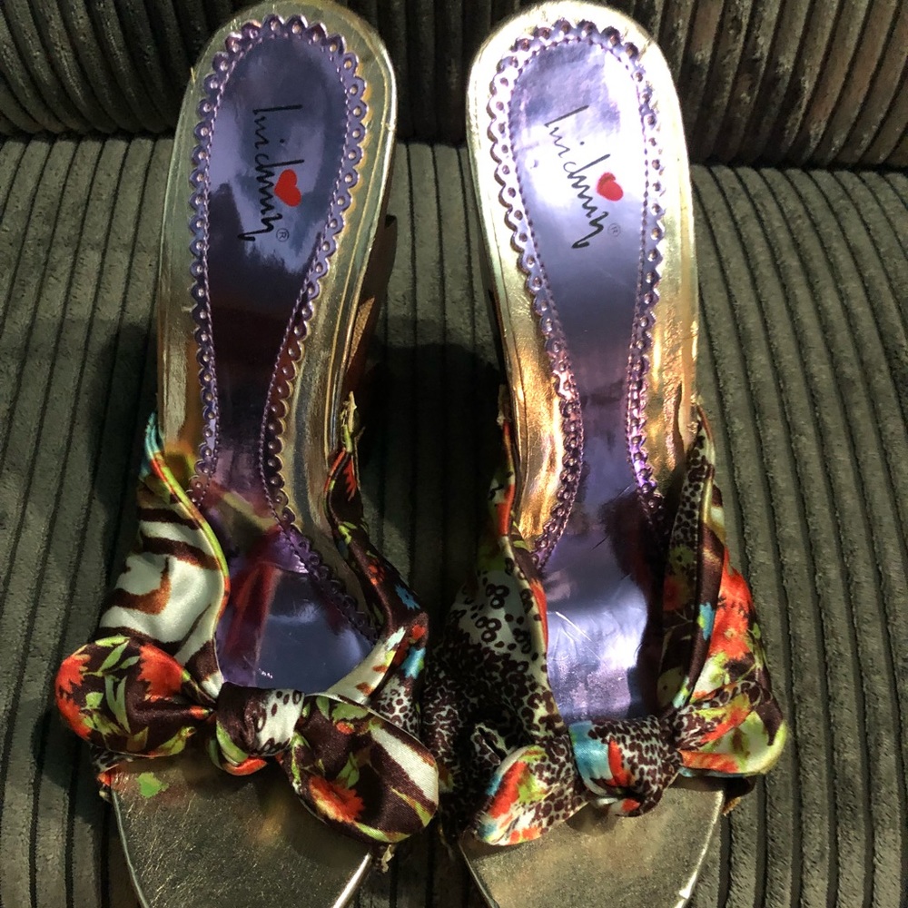 Slide sandals